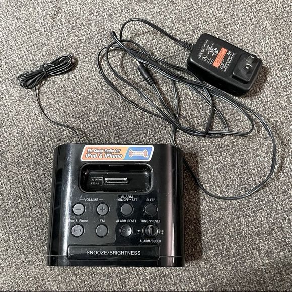 SONY Dream Machine Clock Radio ICF-CO5iP Apple® iPhone®/ iPod® Dock - Picture 4 of 5